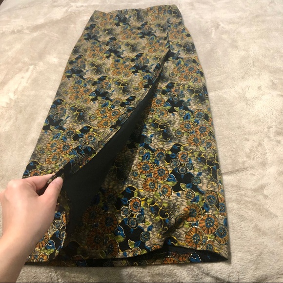 T & 3 Club Floral Maxi Skirt Longyi Sarong - Picture 4 of 8